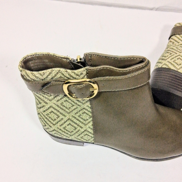 Liz Claiborne Size 6.5W Stacked Two Tone 1.5" Heels Pointed Toe Boots - Picture 4 of 8